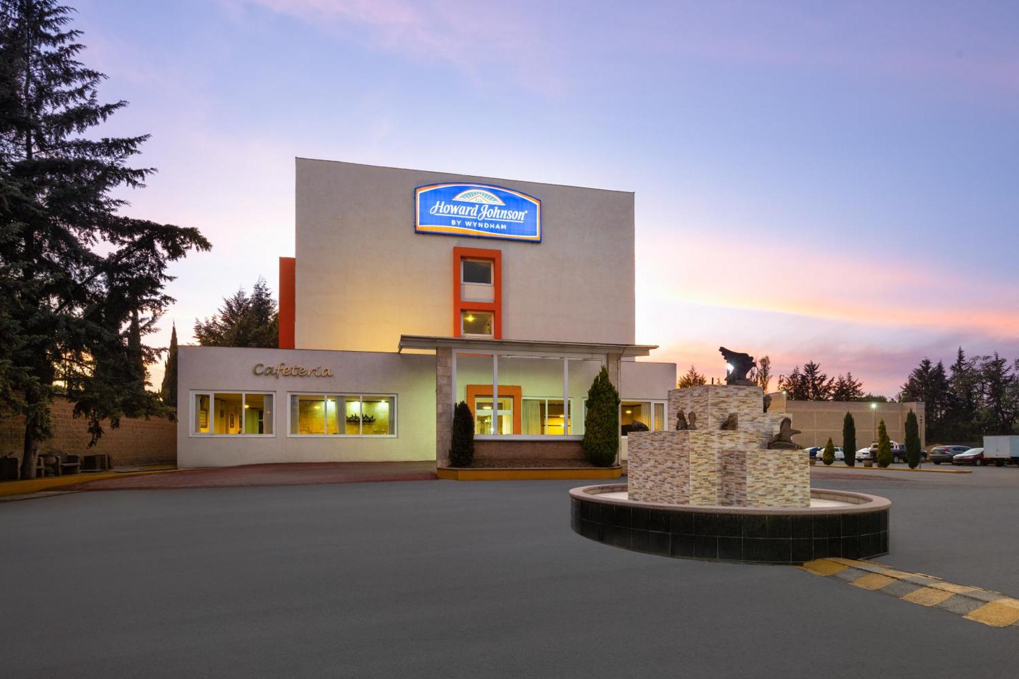 Howard Johnson By Wyndham Toluca Hotel Exterior photo