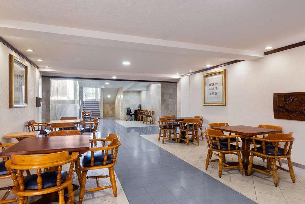 Howard Johnson By Wyndham Toluca Hotel Interior photo