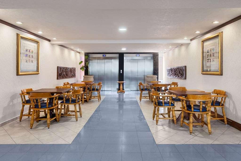 Howard Johnson By Wyndham Toluca Hotel Interior photo