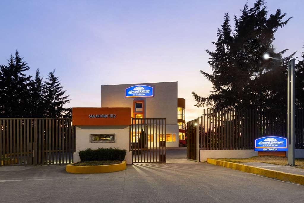 Howard Johnson By Wyndham Toluca Hotel Exterior photo